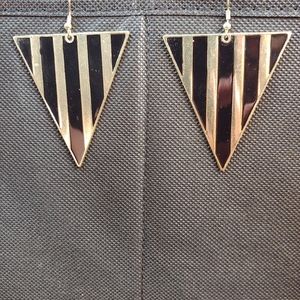 women's black & gold triangle stripe earrings